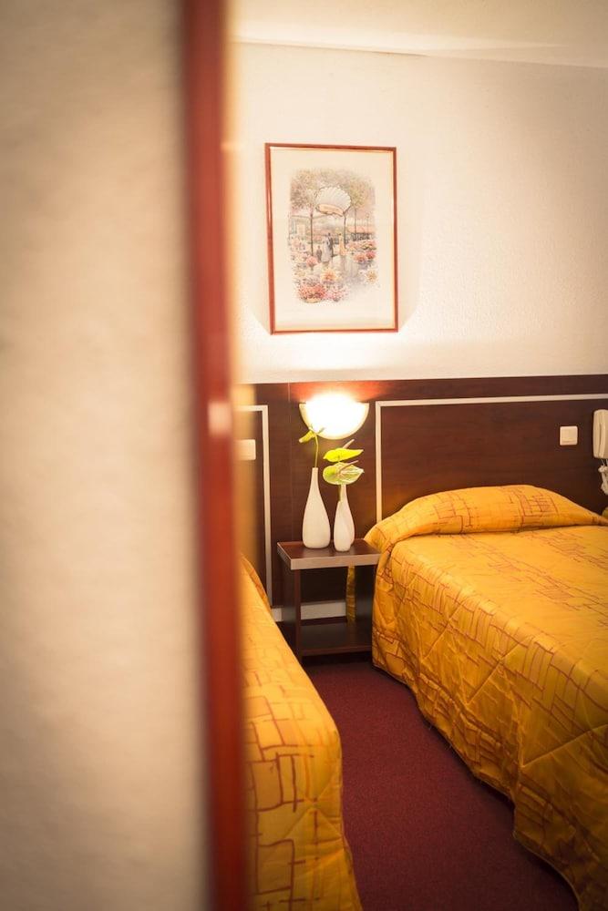 Hotel America Lourdes Bagian luar foto